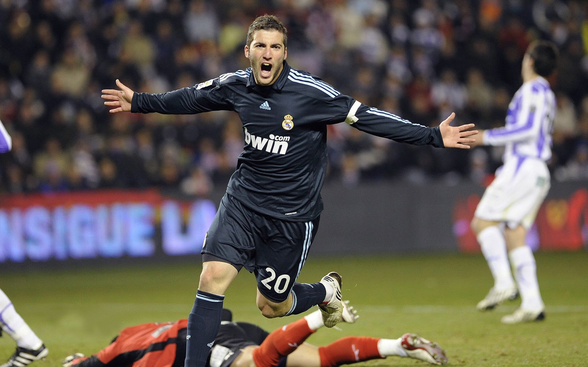 mk体育平台登录入口-“费尔南多·比亚尔巴:阿根廷橄榄球的技艺与智慧的结合体”